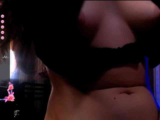 LauraBess webcam