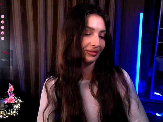 LauraBess webcam