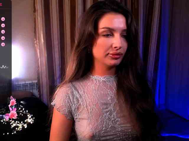 LauraBess webcam