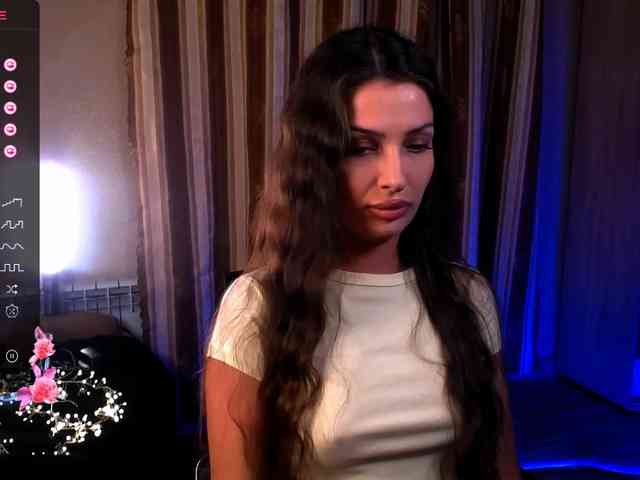 LauraBess webcam