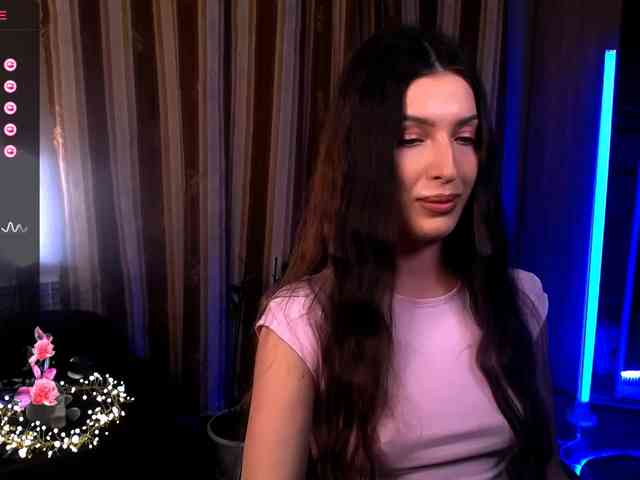 LauraBess webcam