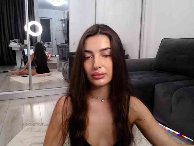 LauraBess webcam