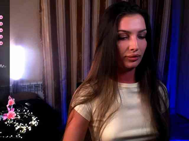 LauraBess webcam