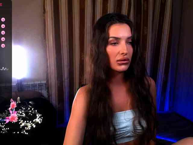LauraBess webcam