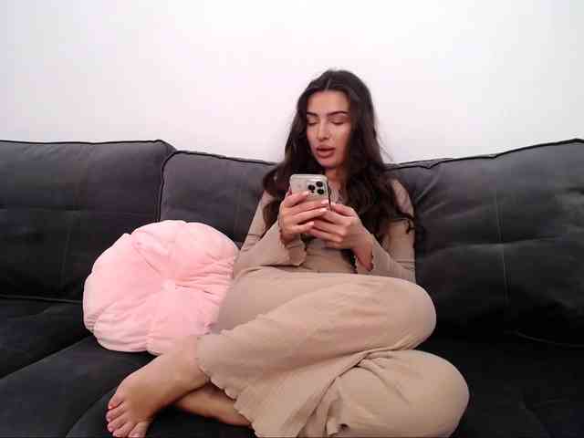 LauraBess webcam
