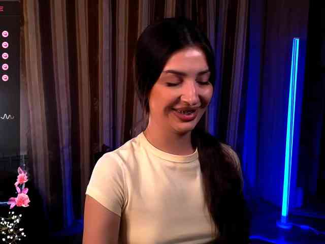 LauraBess webcam