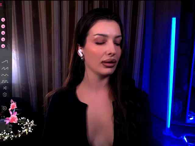 LauraBess webcam