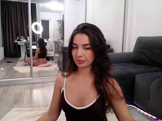 LauraBess webcam