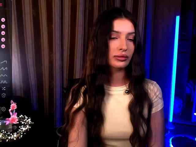 LauraBess webcam