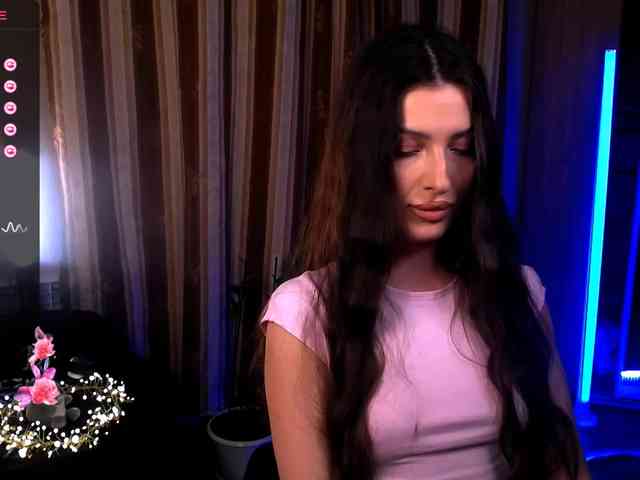 LauraBess webcam