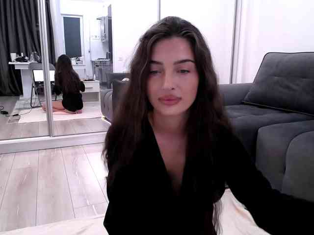 LauraBess webcam