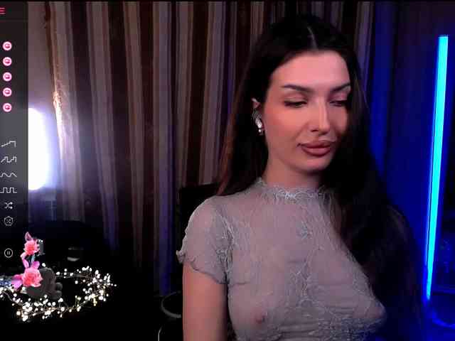 LauraBess webcam