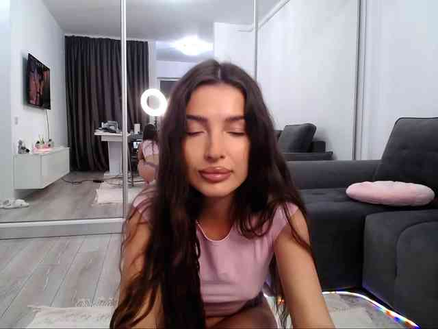 LauraBess webcam