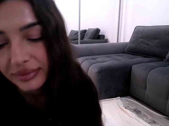 LauraBess webcam