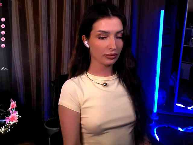 LauraBess webcam