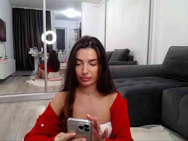 LauraBess webcam