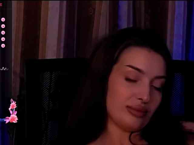 LauraBess webcam