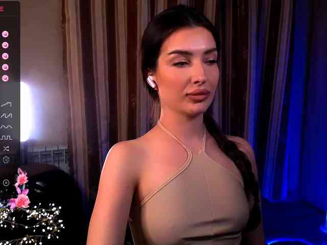 LauraBess webcam