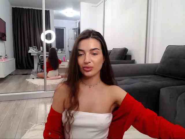 LauraBess webcam