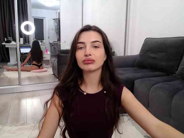 LauraBess webcam