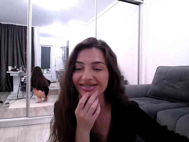 LauraBess webcam
