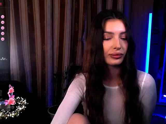 LauraBess webcam