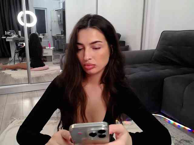 LauraBess webcam
