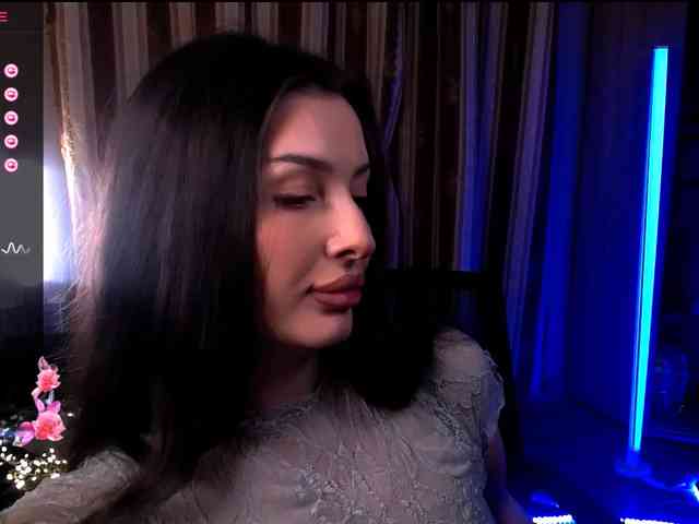 LauraBess webcam