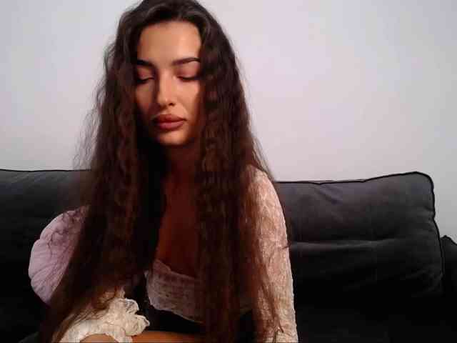 LauraBess webcam