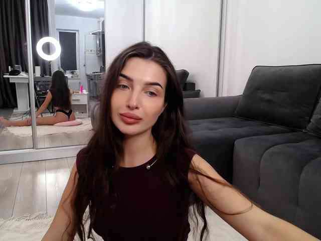 LauraBess webcam