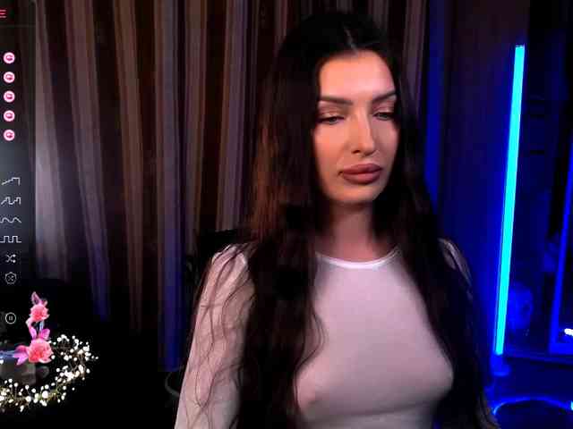 LauraBess webcam