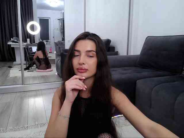 LauraBess webcam