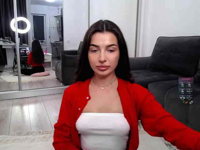 LauraBess webcam