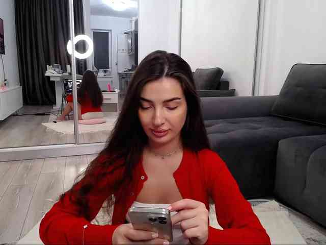 LauraBess webcam