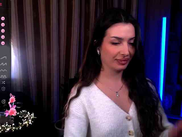 LauraBess webcam