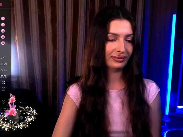 LauraBess webcam