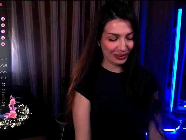 LauraBess webcam
