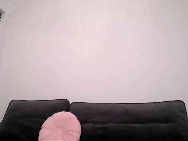 LauraBess webcam