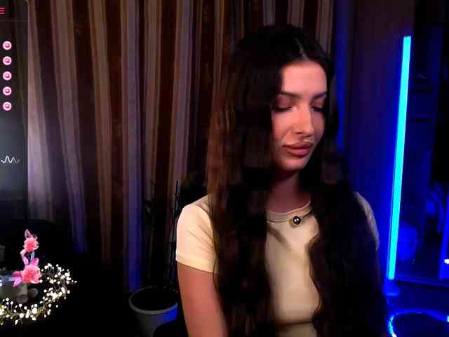 LauraBess webcam