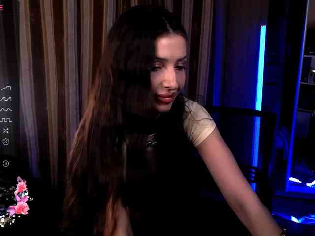 LauraBess webcam