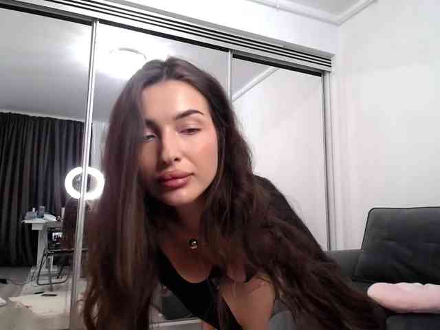 LauraBess webcam