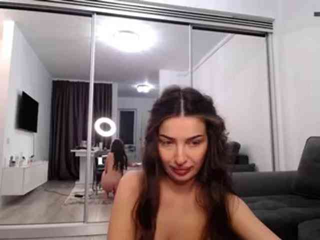 LauraBess webcam