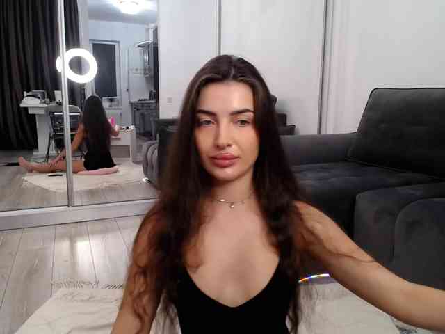 LauraBess webcam