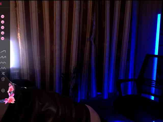 LauraBess webcam