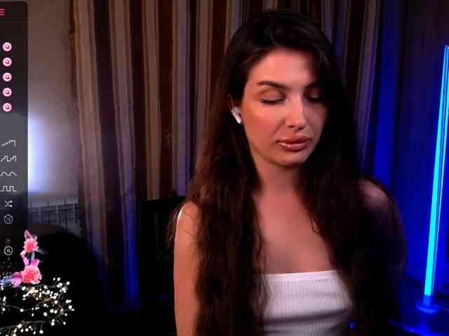 LauraBess webcam