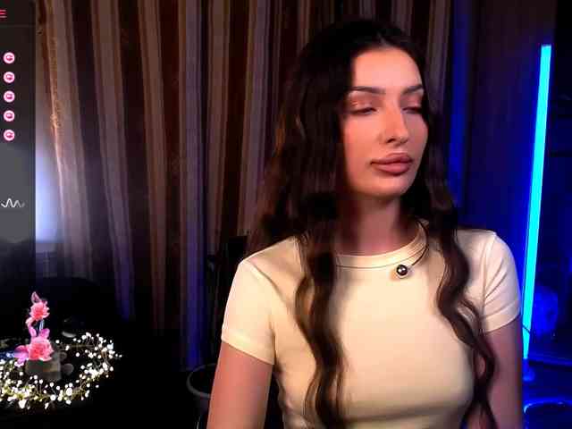 LauraBess webcam