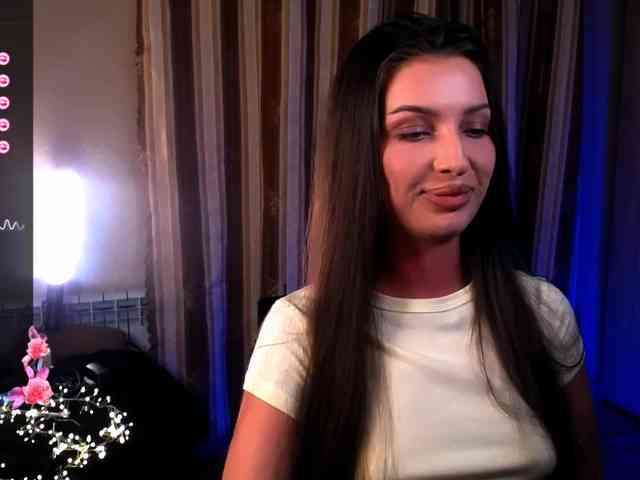 LauraBess webcam