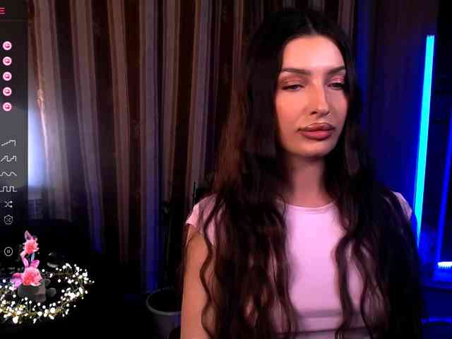 LauraBess webcam