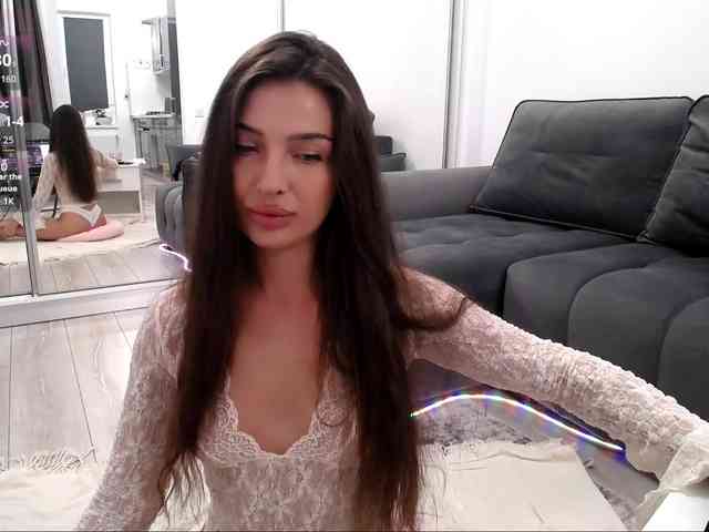 LauraBess webcam