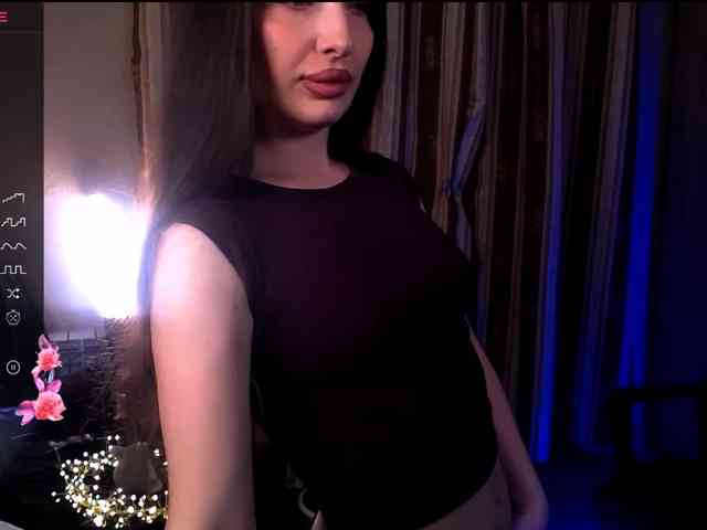 LauraBess webcam